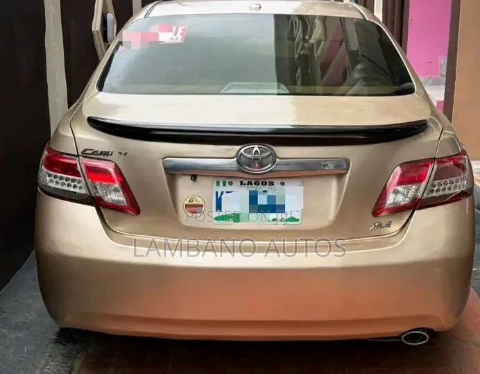 Toyota Camry 2011 Gold