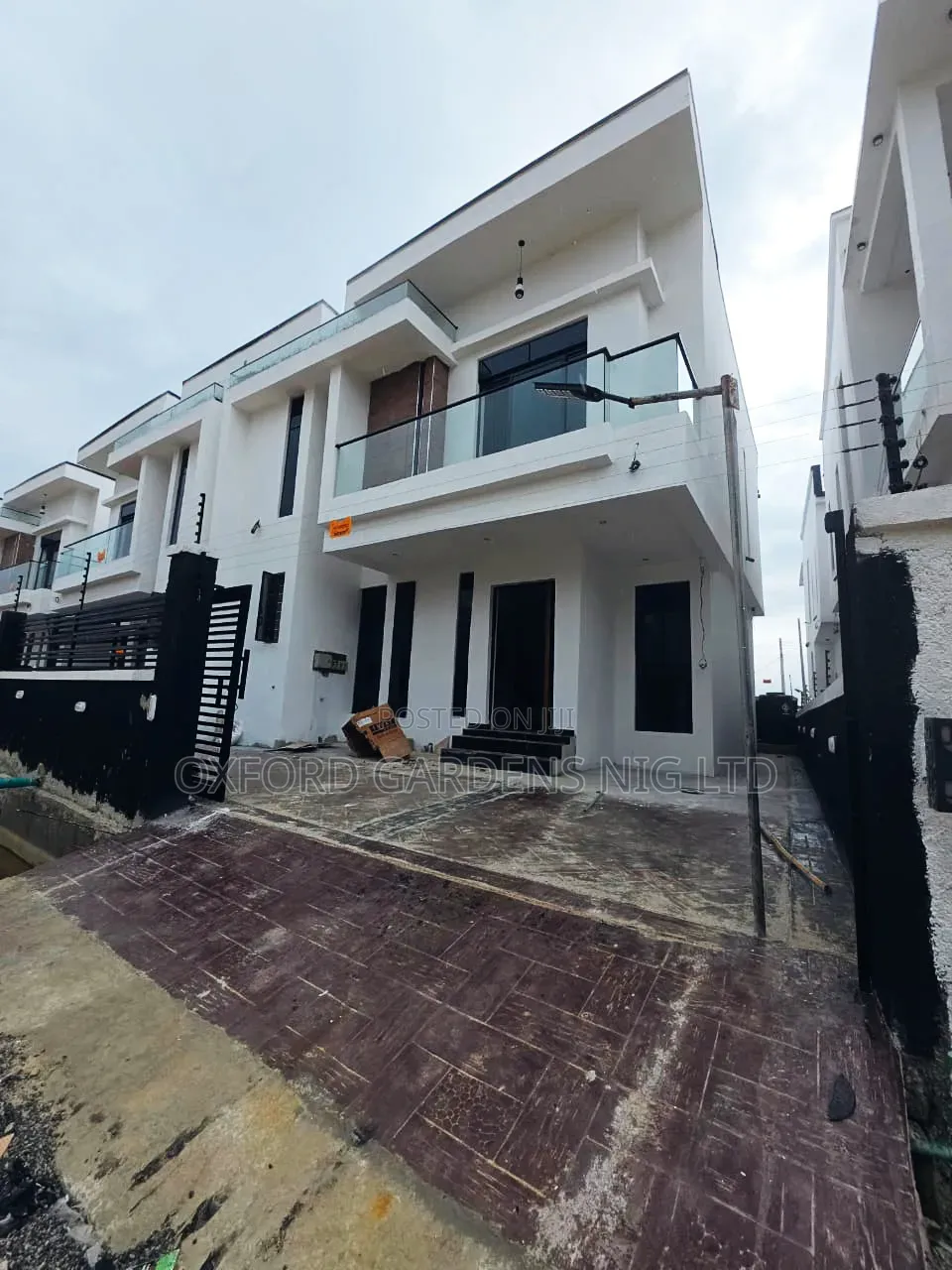 4bdrm Duplex in General Paint, Lekki Gardens Estate for sale