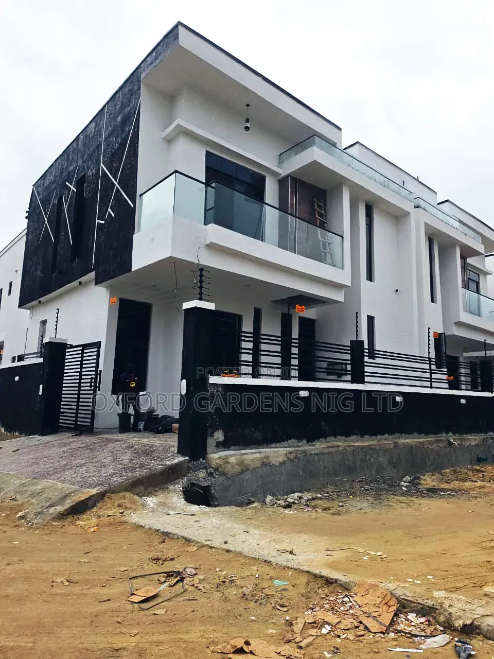 4bdrm Duplex in General Paint, Lekki Gardens Estate for sale