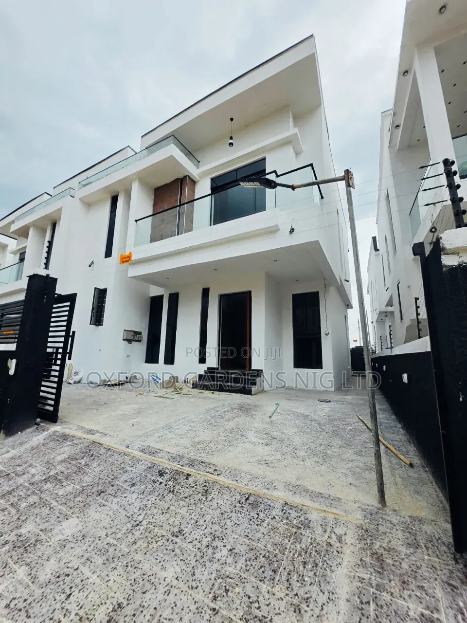 4bdrm Duplex in General Paint, Lekki Gardens Estate for sale