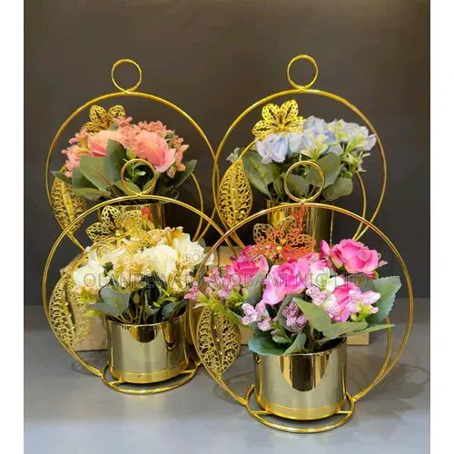 Tabletop Golf Stand With Colourful Flowers