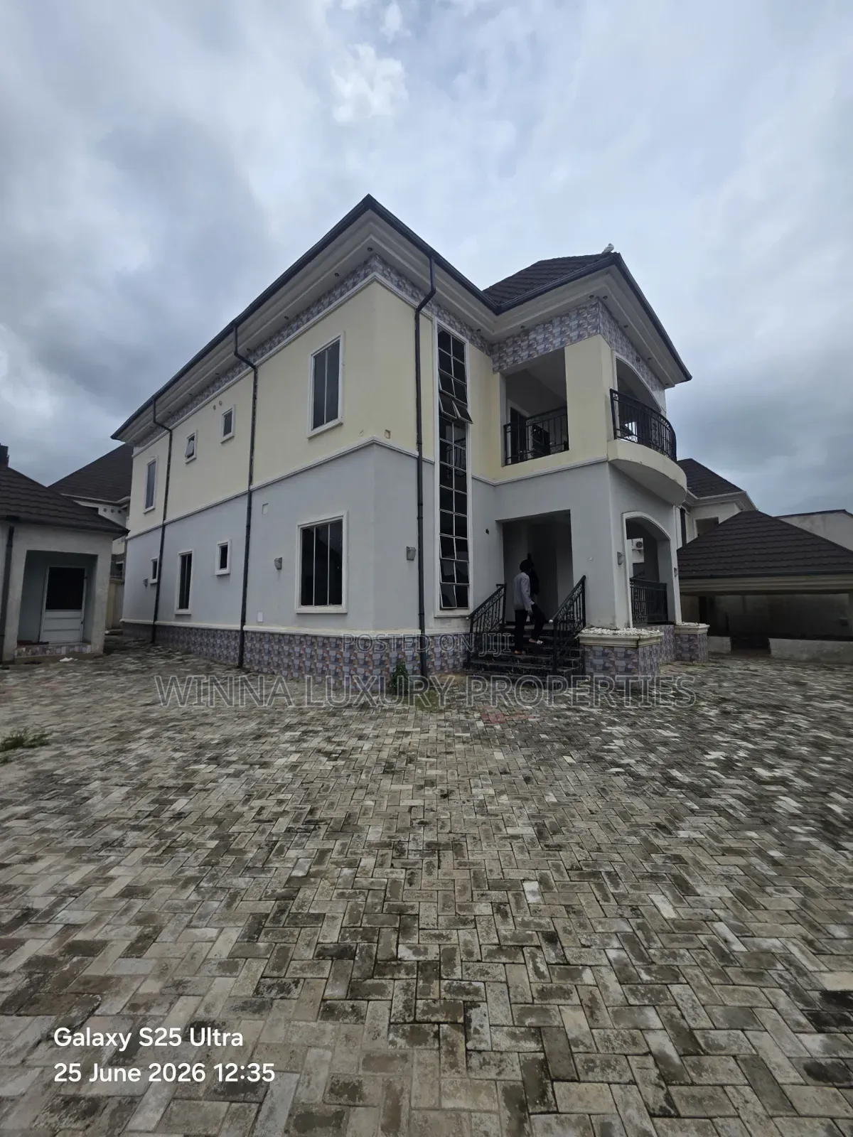 7bdrm Duplex in Pyakasa Axis, Lugbe District for rent