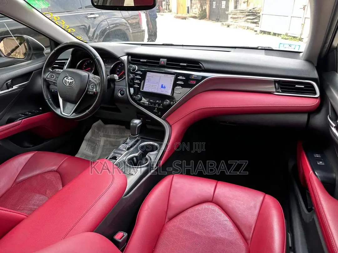 Toyota Camry XSE (2.5L 4cyl 8A) 2019 Silver