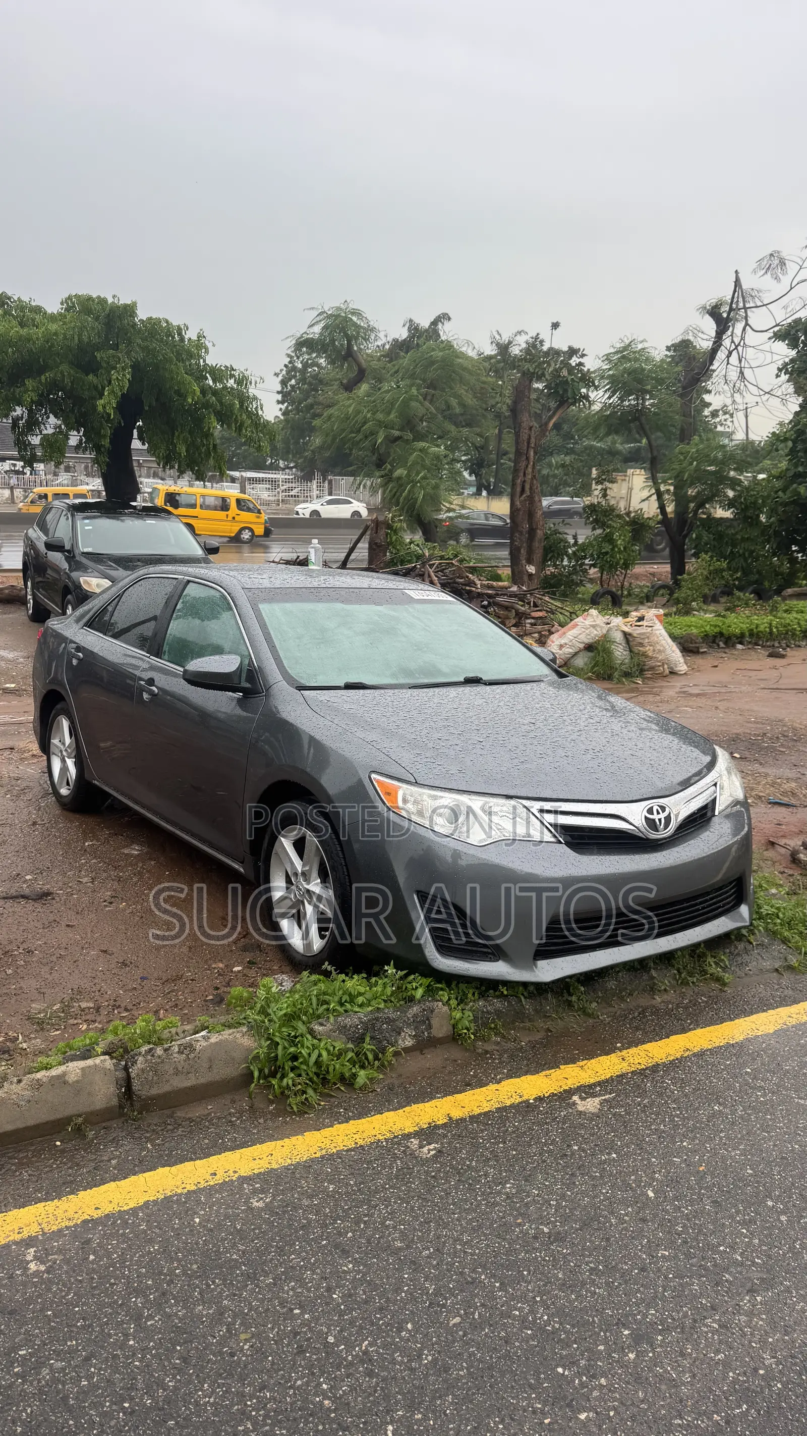 Toyota Camry LE 4dr Sedan (2.5L 4cyl 6A) 2012 Gray