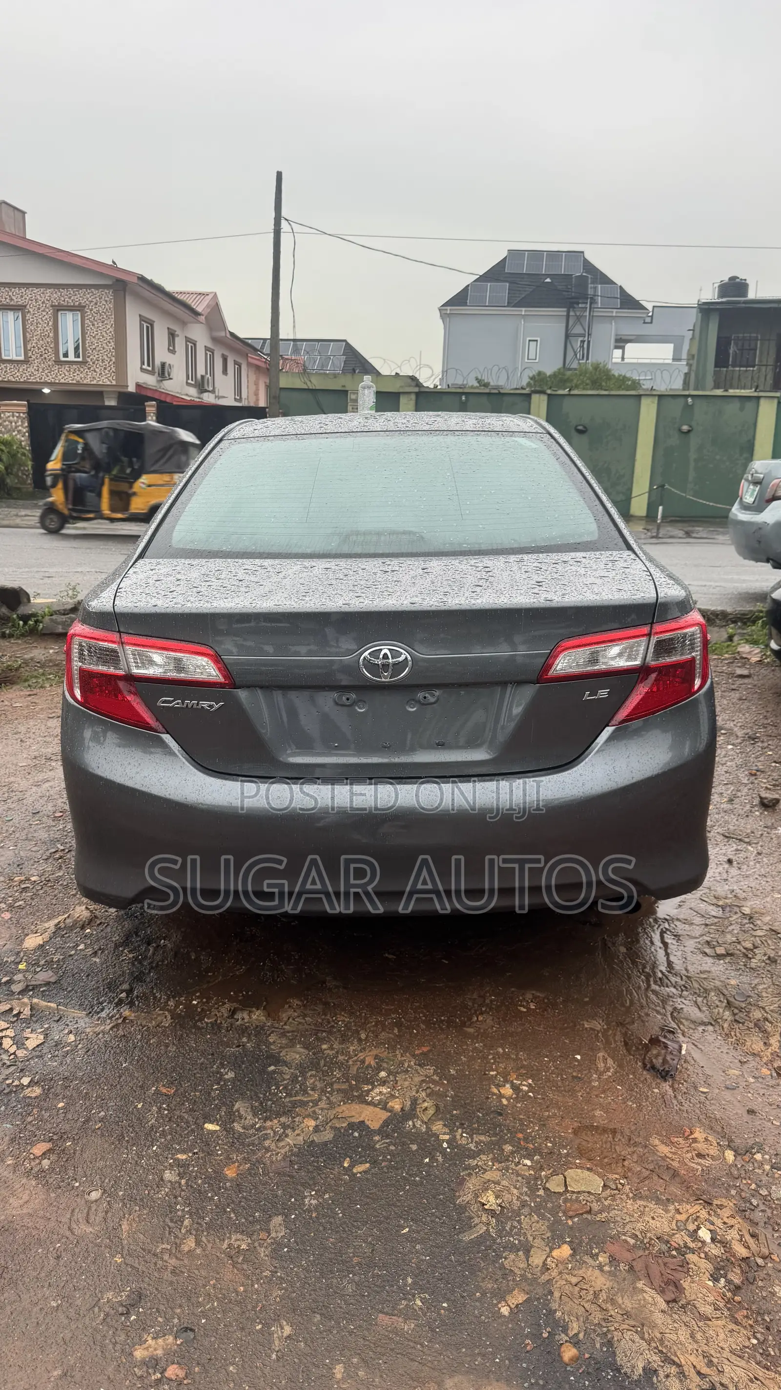 Toyota Camry LE 4dr Sedan (2.5L 4cyl 6A) 2012 Gray