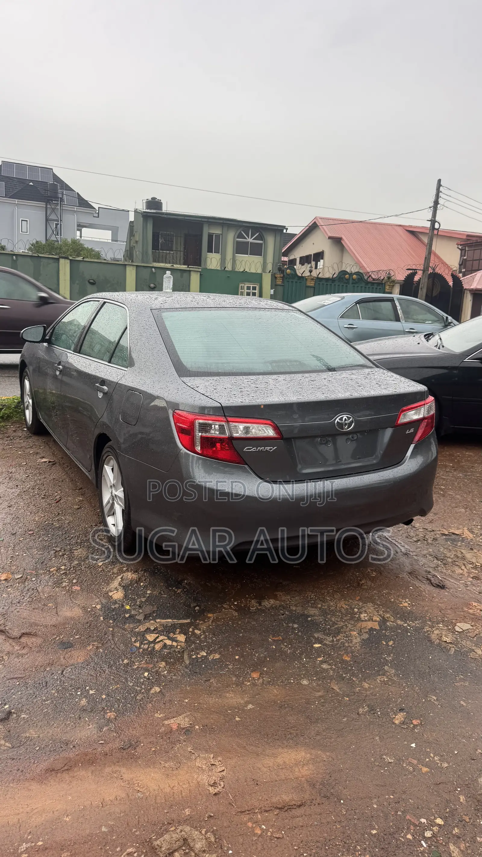 Toyota Camry LE 4dr Sedan (2.5L 4cyl 6A) 2012 Gray