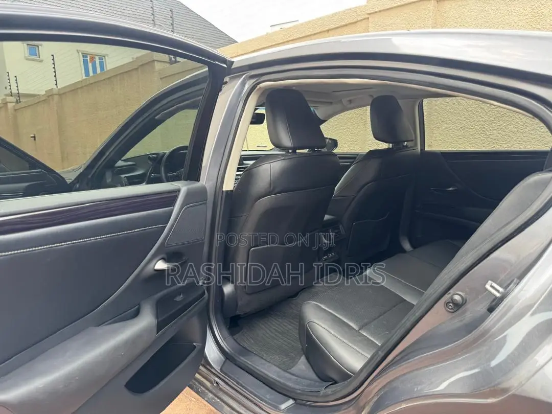 Lexus ES 2020 Gray