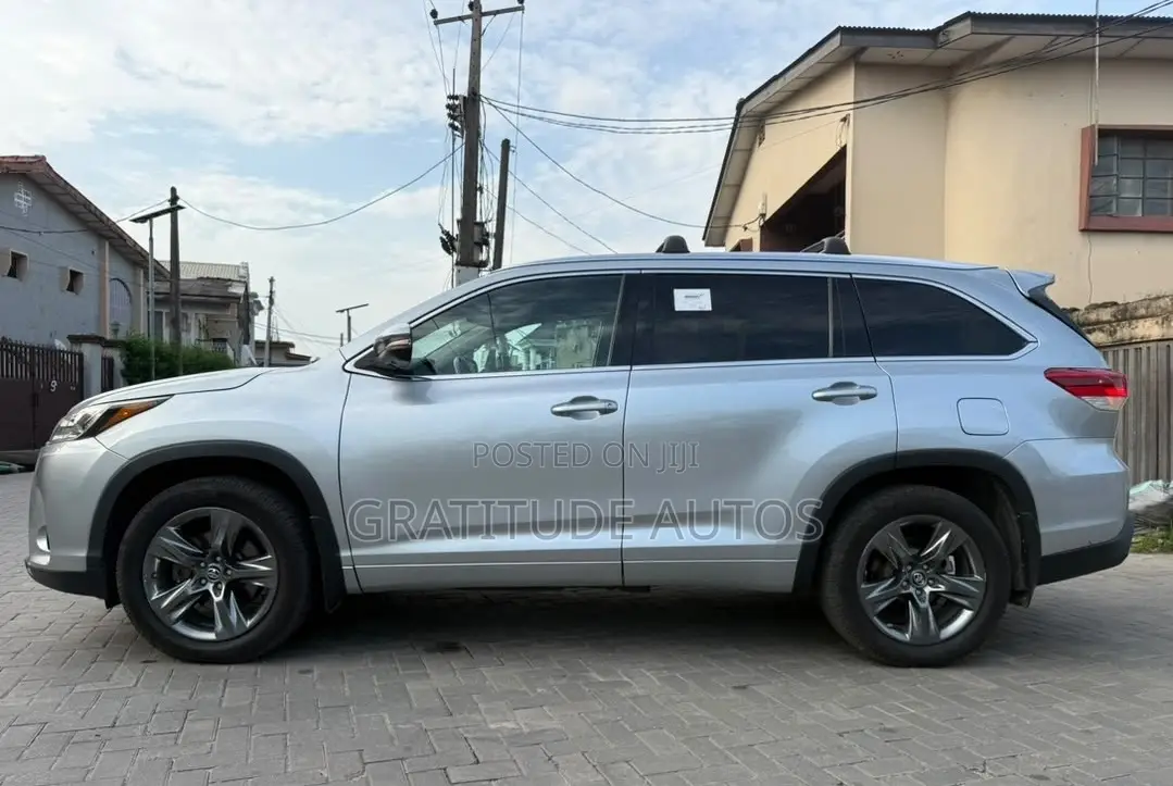 Toyota Highlander Limited Platinum 4x2 V6 (3.5L 6cyl 8A) 2017 Gray