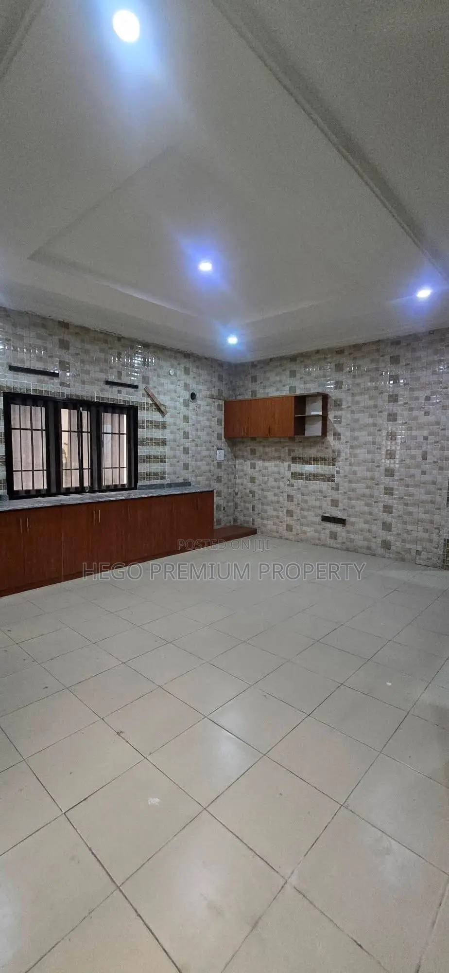 6bdrm Duplex in Abacha Road, G.R.A, for rent