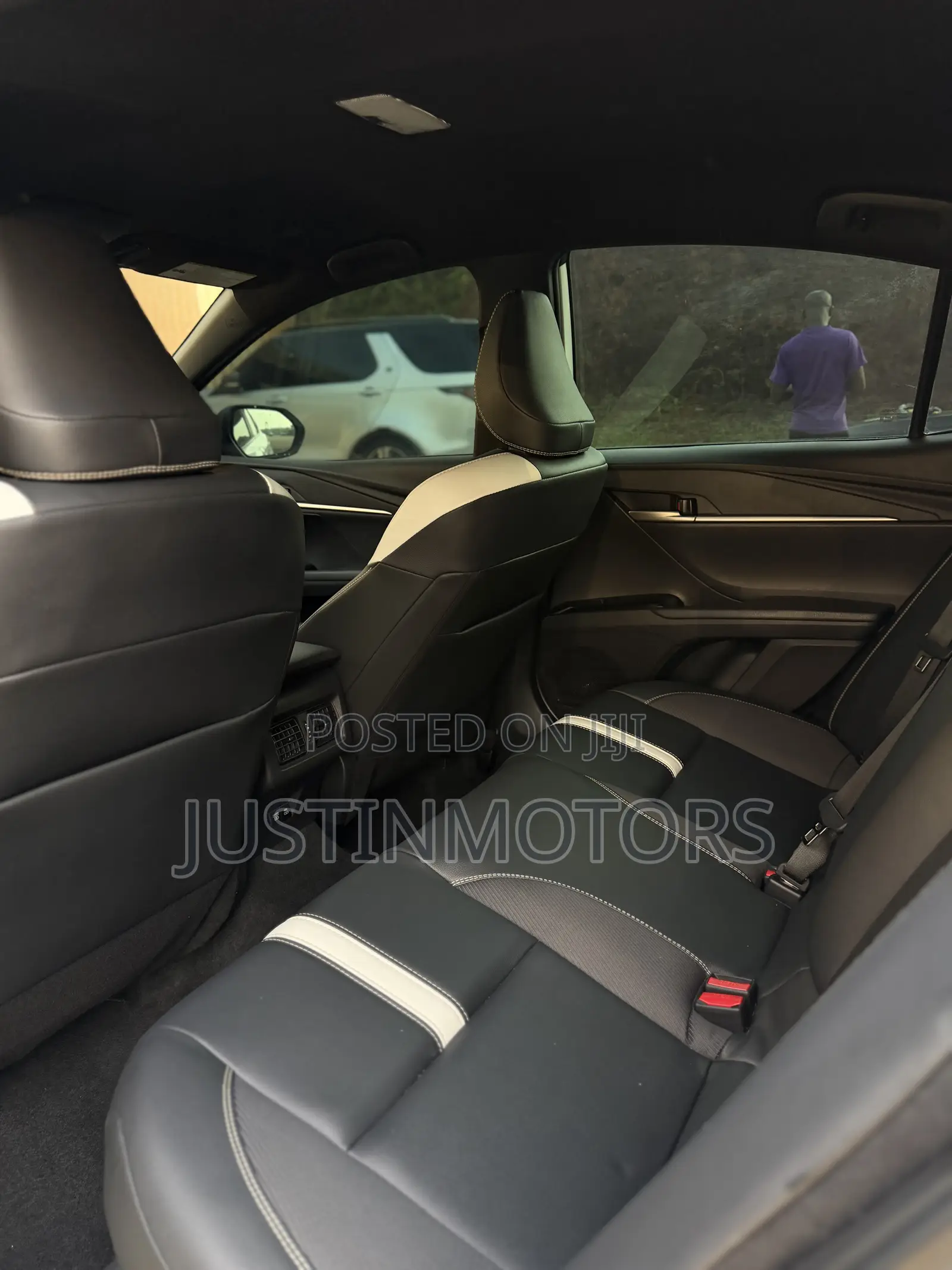 Toyota Camry SE 2025 White