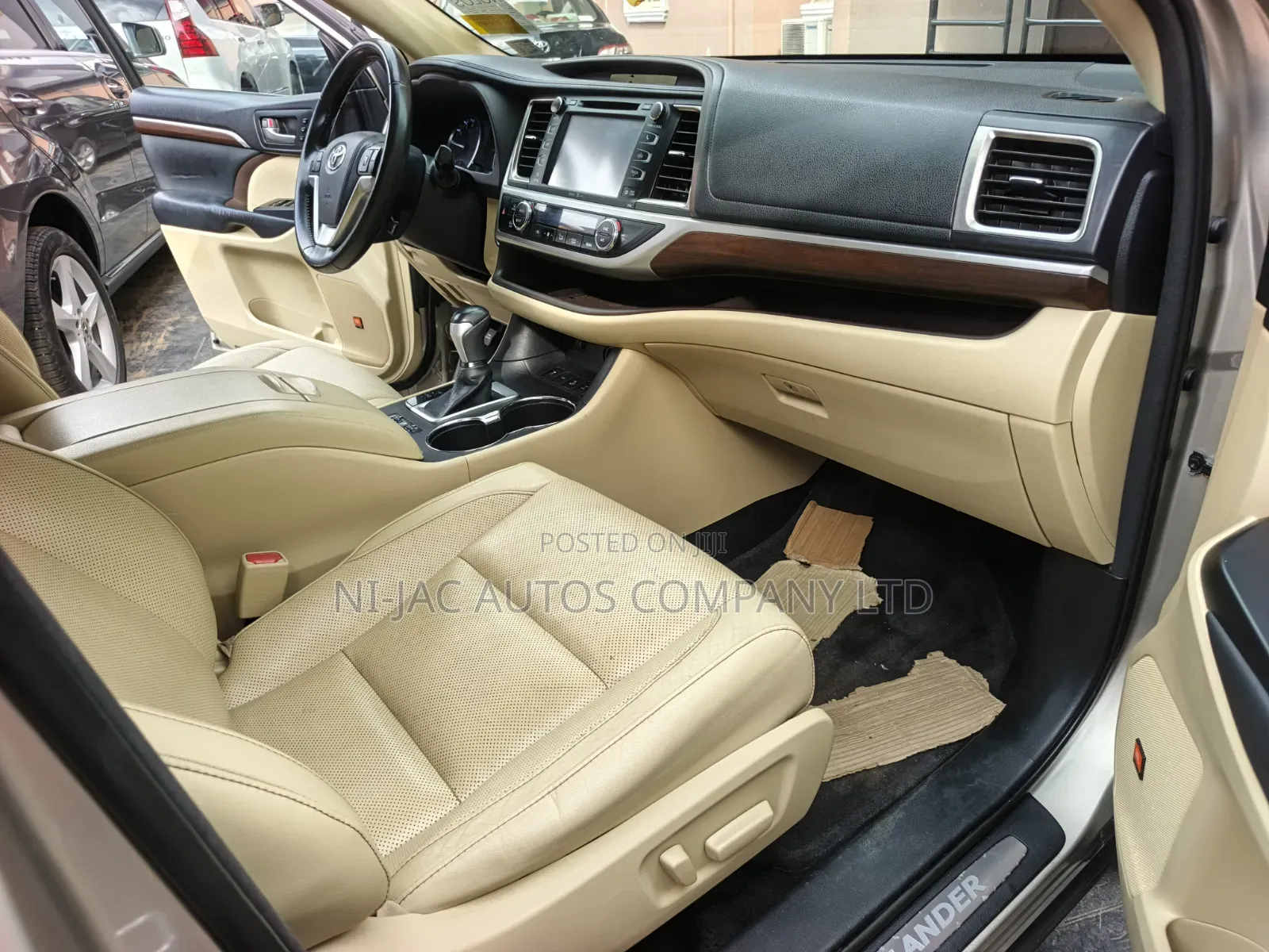 Toyota Highlander 2015 Gold