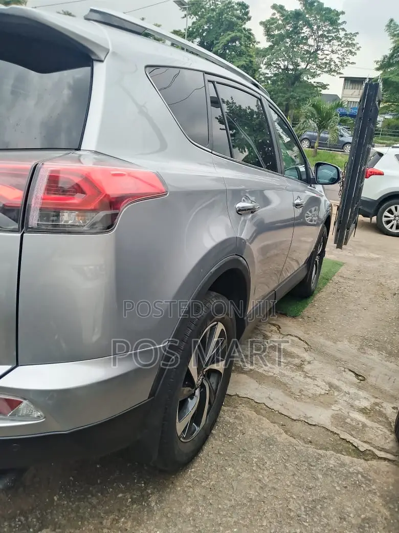 Toyota RAV4 Limited AWD (2.5L 4cyl 6A) 2016 Gray