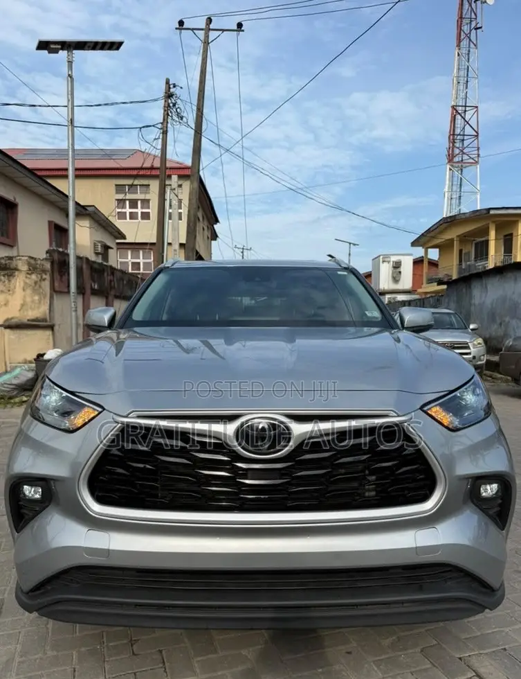 Toyota Highlander XLE 2022 Gray