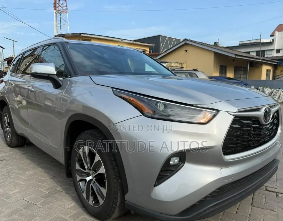 Toyota Highlander XLE 2022 Gray