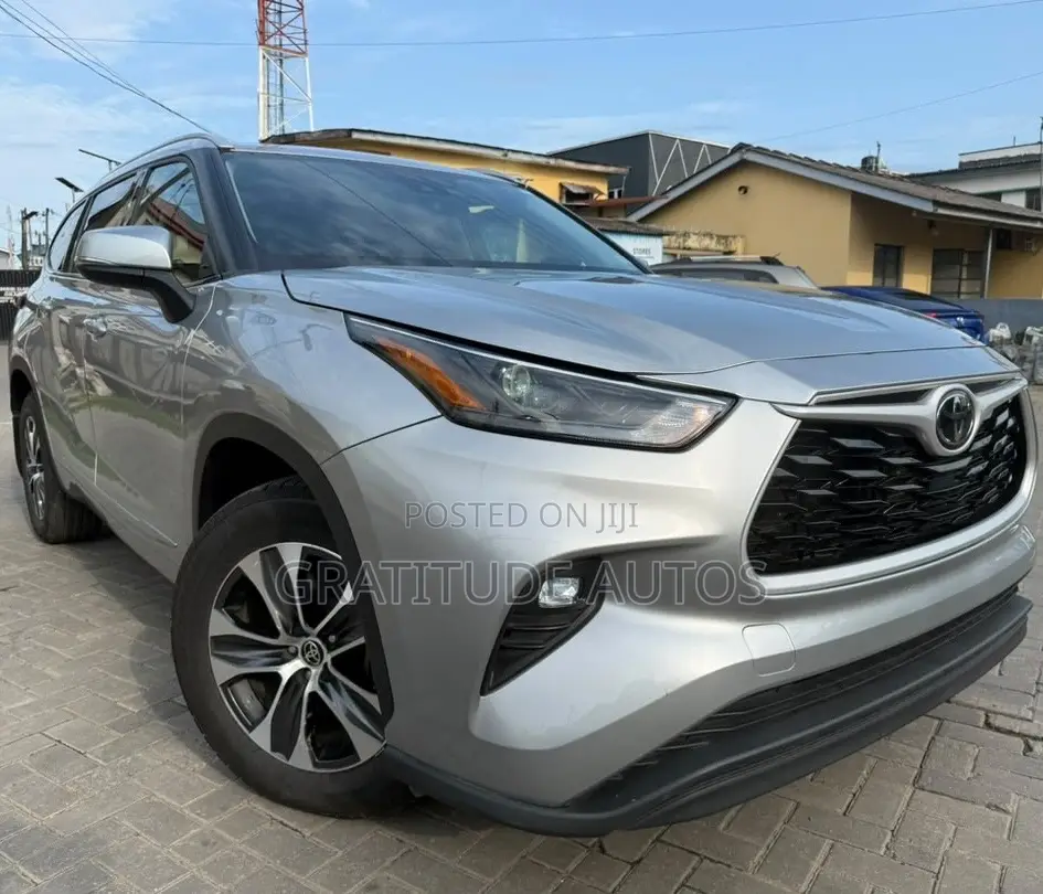 Toyota Highlander XLE 2022 Gray