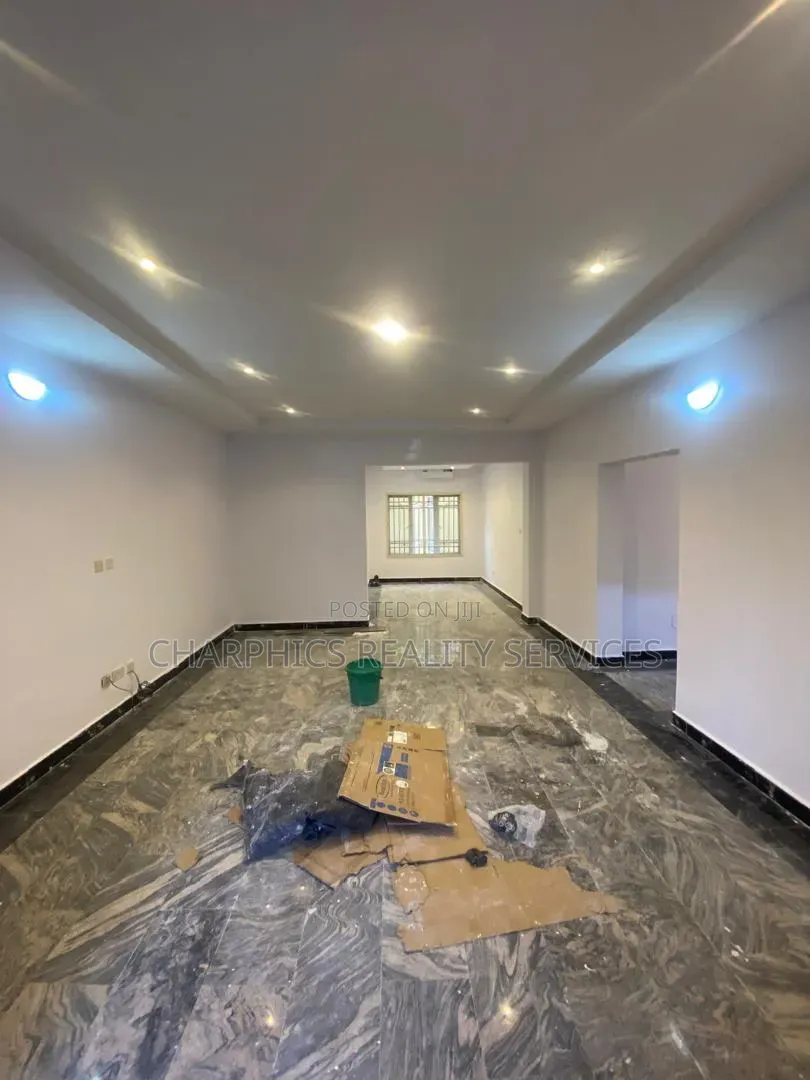 3bdrm Apartment in Lekki Phase 1 for rent