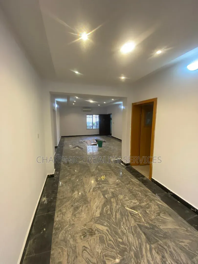 3bdrm Apartment in Lekki Phase 1 for rent