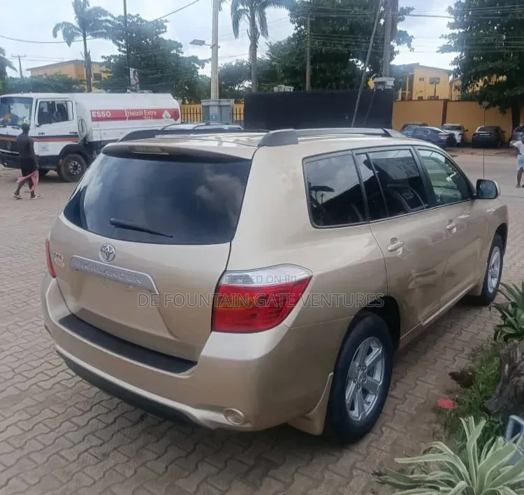 Toyota Highlander 2009 Gold