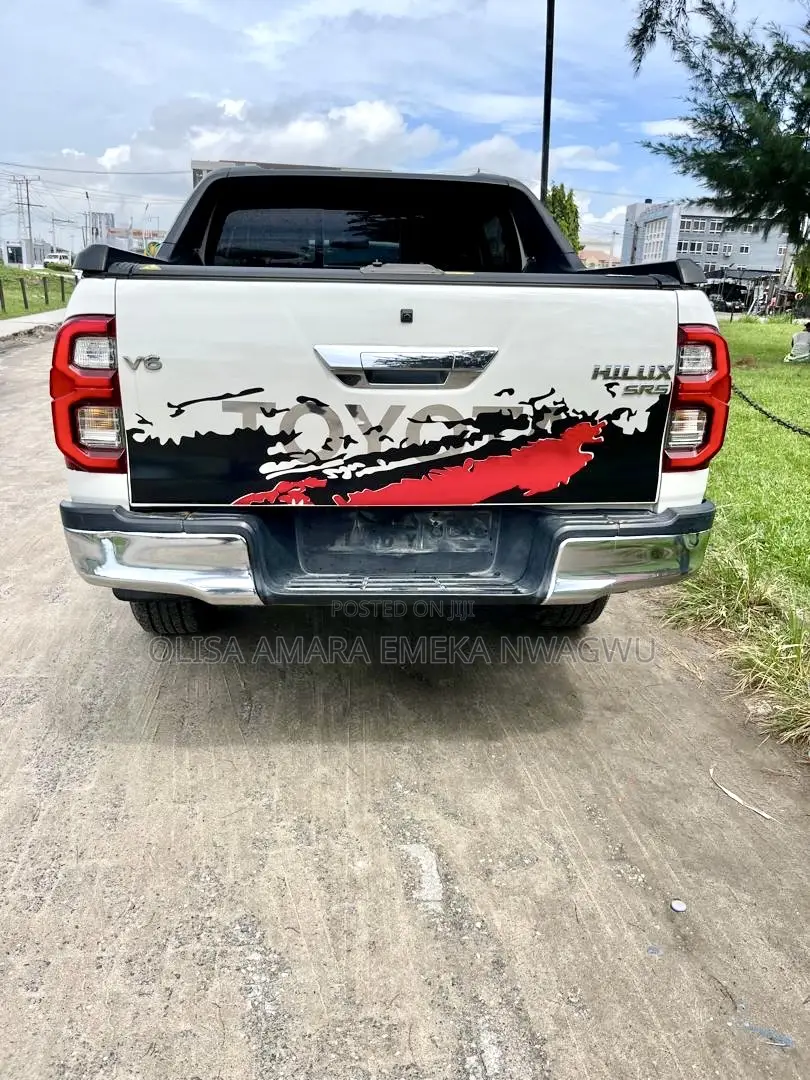Toyota Hilux 2020 White