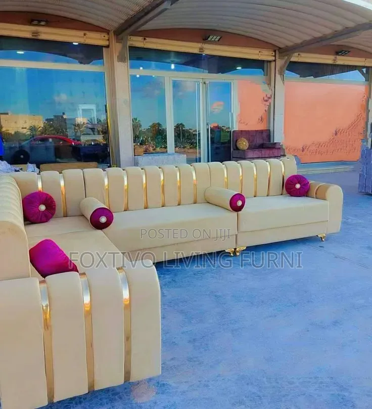 Luxurious 7 Seater Quality Sofas, Plus Free Center Table and Pillows
