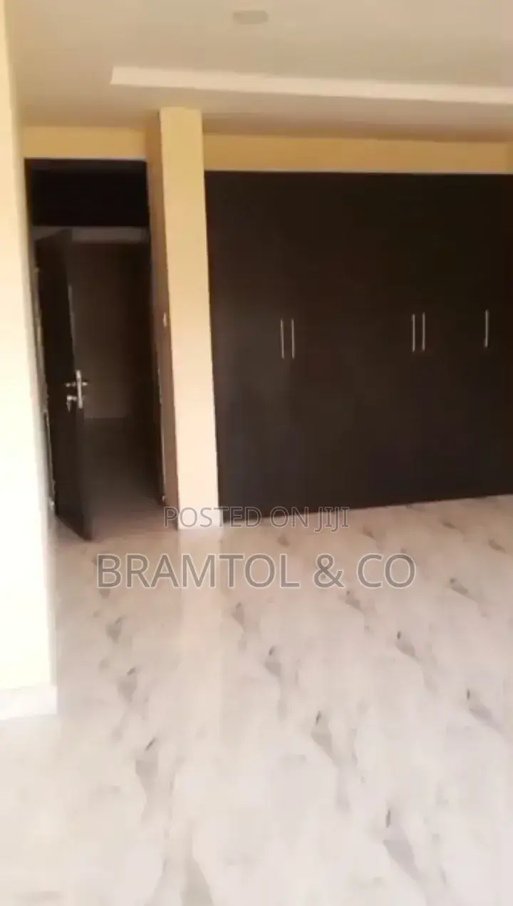 4bdrm Duplex in Zone B for rent