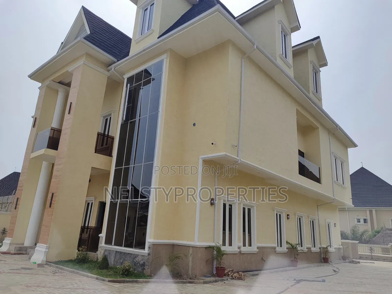 6bdrm Duplex in Efab Metropolis, Gwarinpa for sale