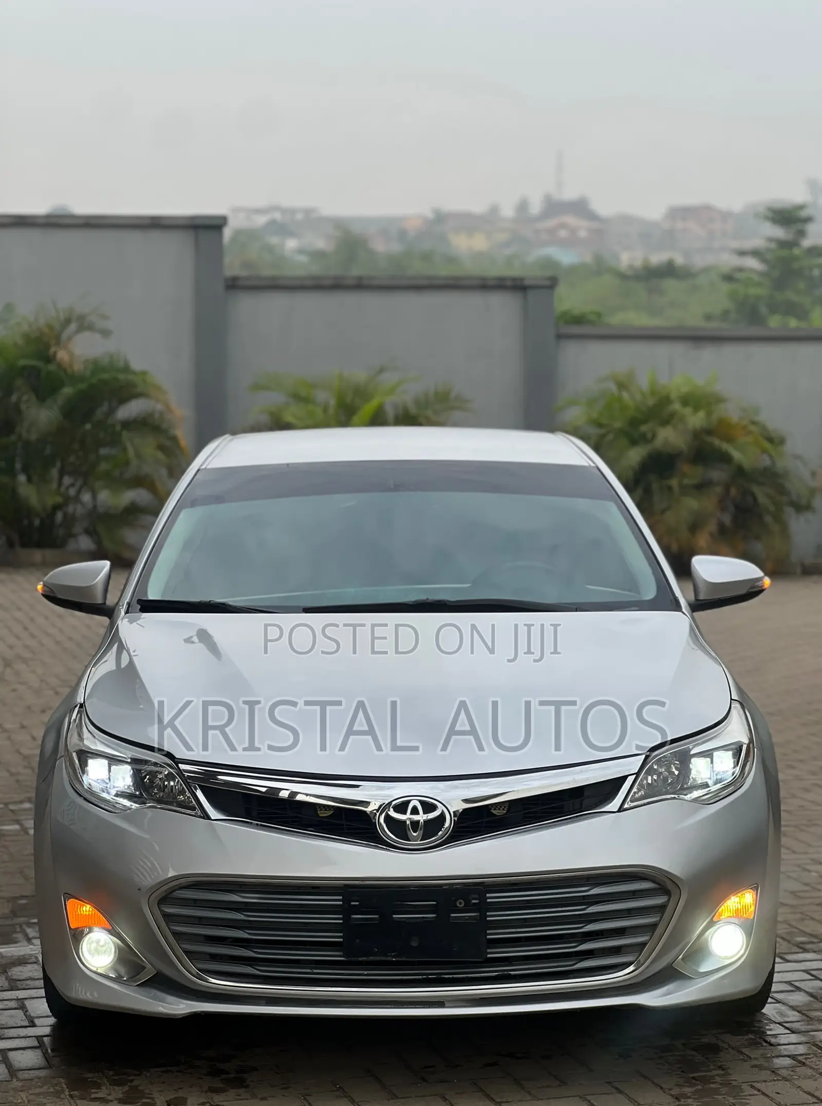 Toyota Avalon XLE Premium Sedan FWD (3.5L 6cyl 6A) 2013 Silver