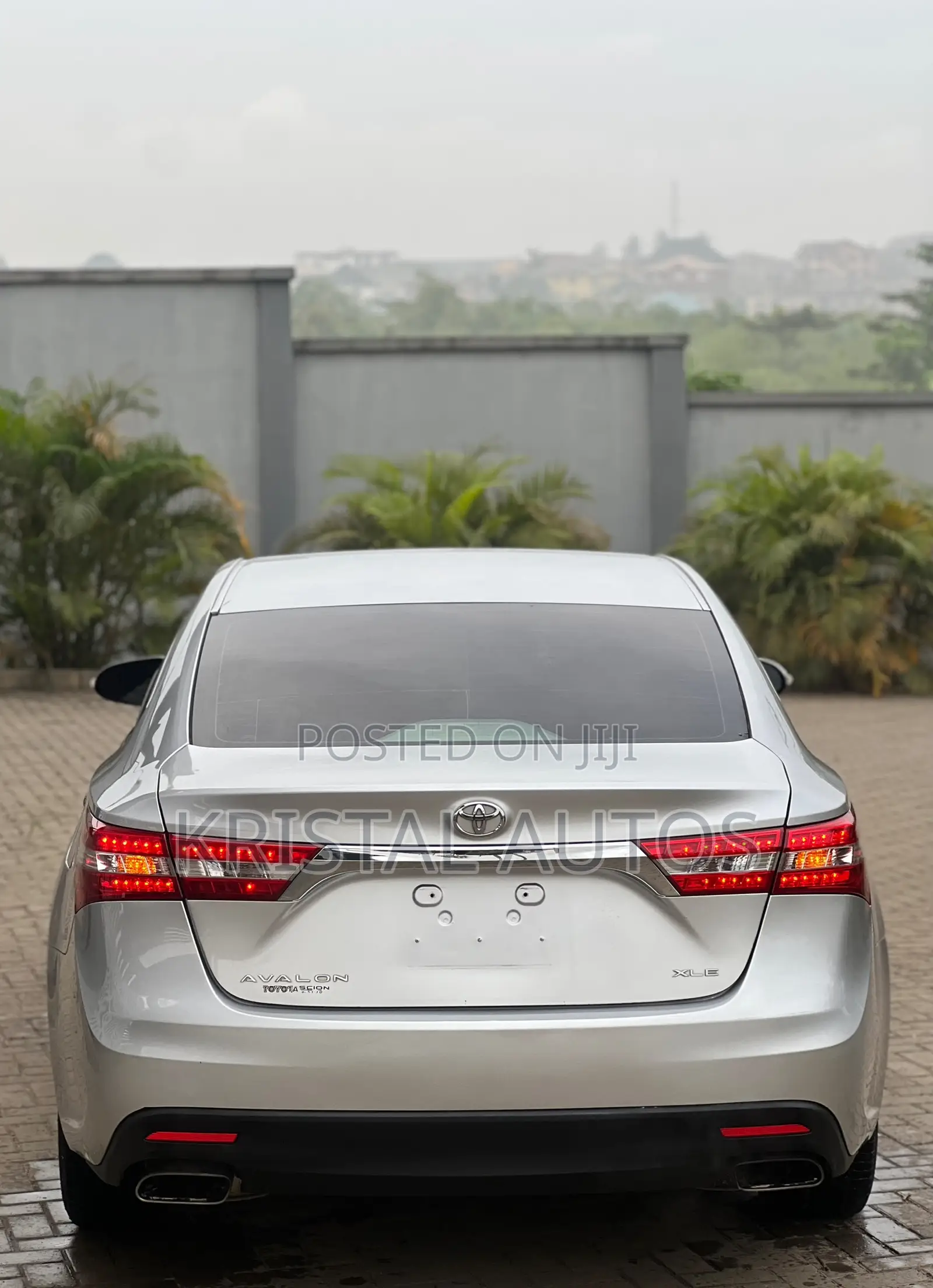 Toyota Avalon XLE Premium Sedan FWD (3.5L 6cyl 6A) 2013 Silver