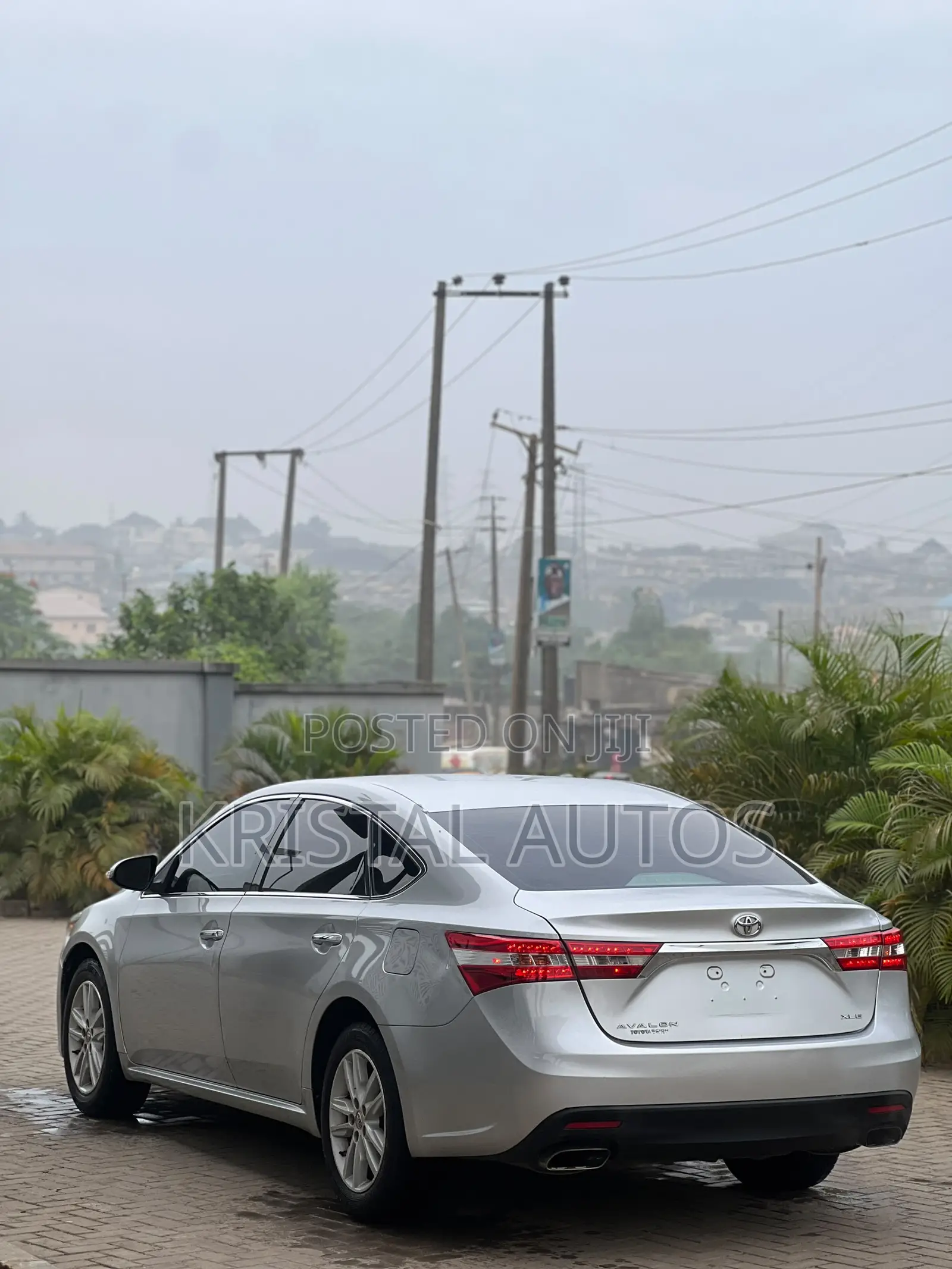 Toyota Avalon XLE Premium Sedan FWD (3.5L 6cyl 6A) 2013 Silver