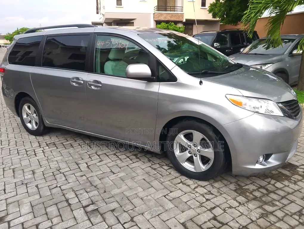 Toyota Sienna LE 7 Passenger 2011 Silver