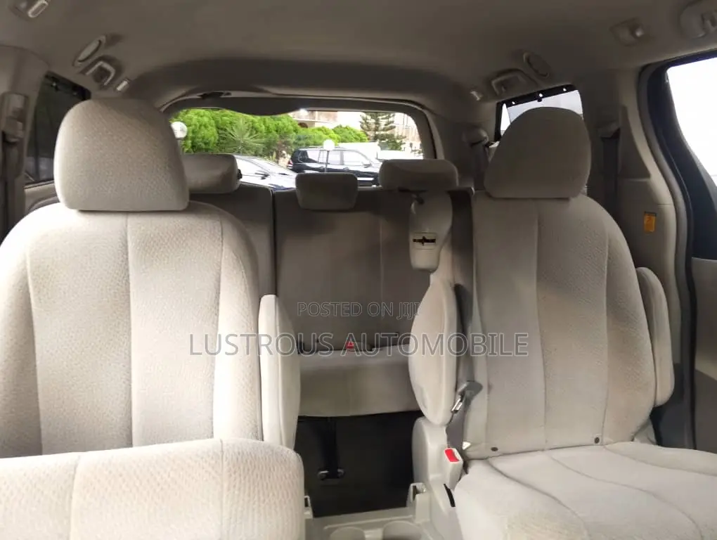 Toyota Sienna LE 7 Passenger 2011 Silver