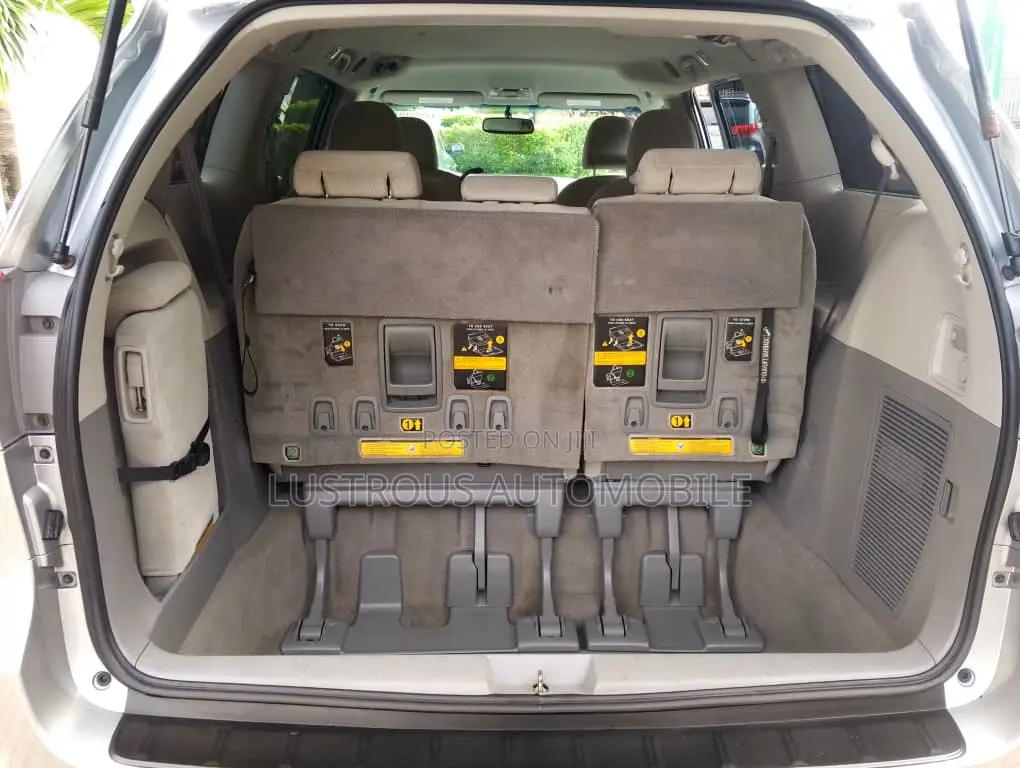 Toyota Sienna LE 7 Passenger 2011 Silver