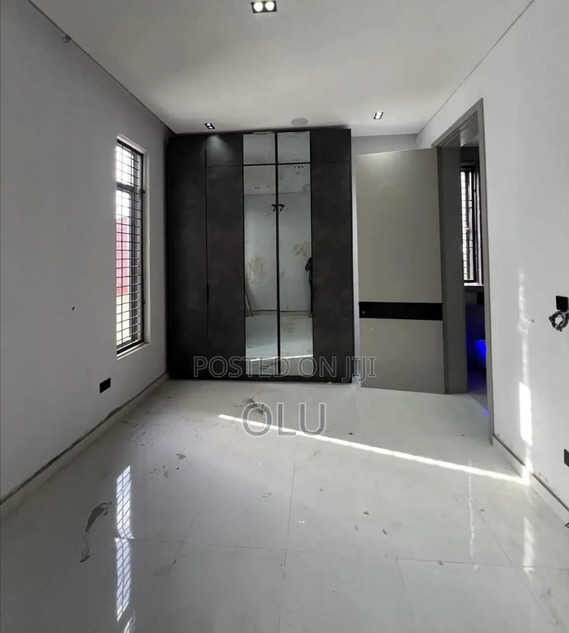 Furnished 6bdrm Duplex in Off Admiralty, Lekki Phase 1 for sale