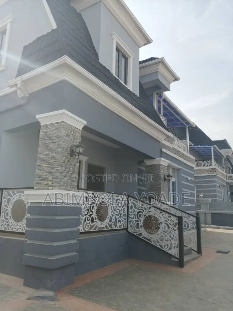 4bdrm Duplex in Sabon Lugbe for sale