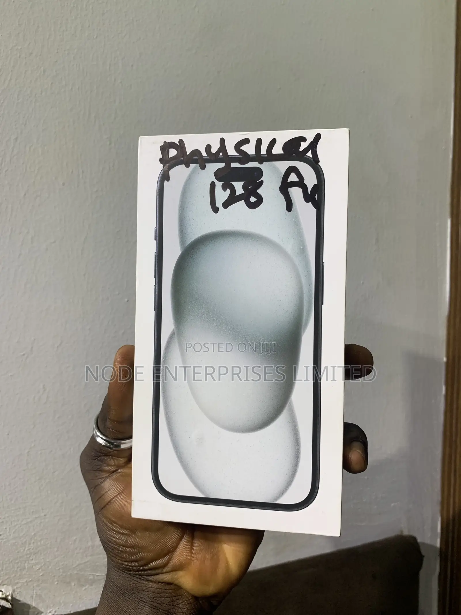 New Apple iPhone 15 128 GB Black