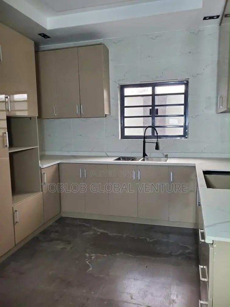 4bdrm Duplex in Carlton Gate Estate, Akobo for rent