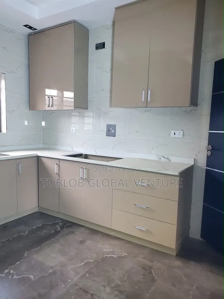 4bdrm Duplex in Carlton Gate Estate, Akobo for rent