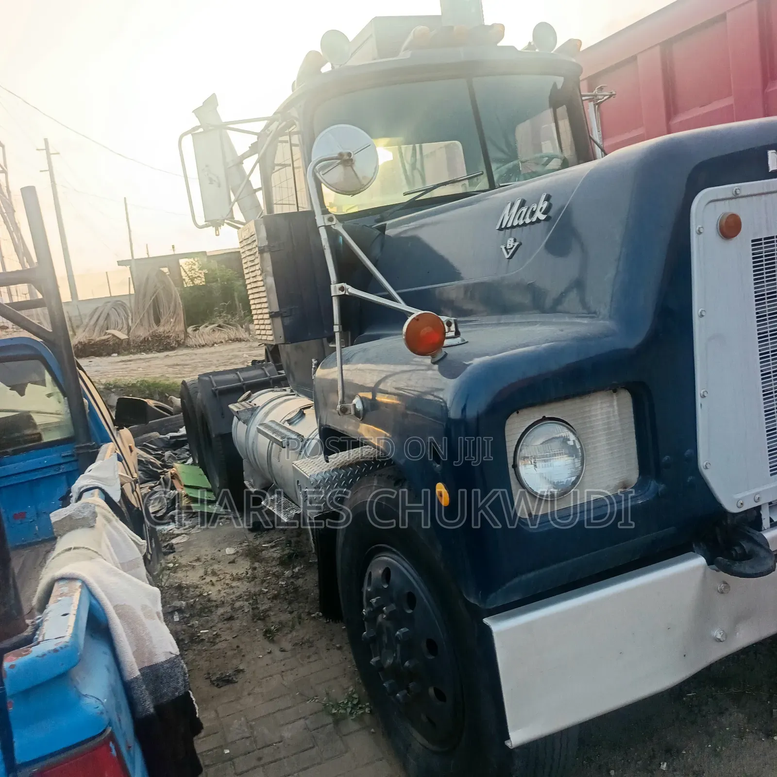 R Model Mack With V8 Engine
