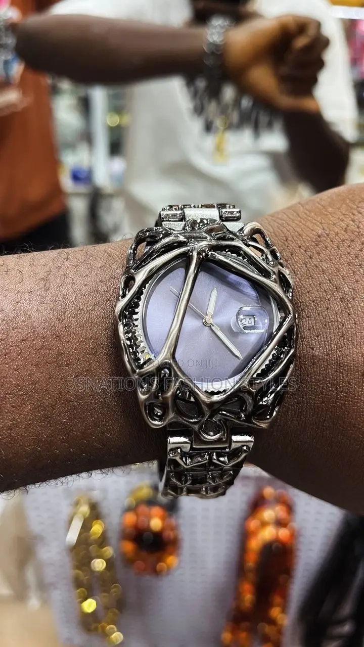 Gothic Thorn Luxury Watch – Bold Unique Design