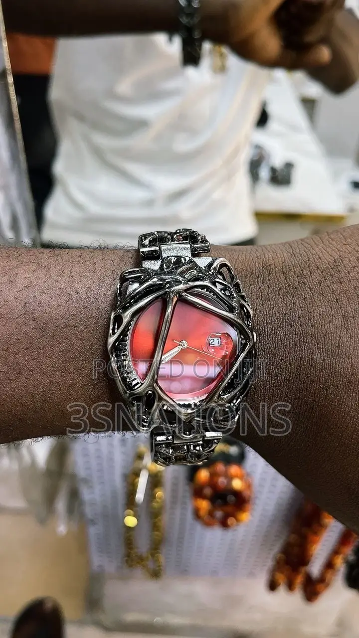 Gothic Thorn Luxury Watch – Bold Unique Design