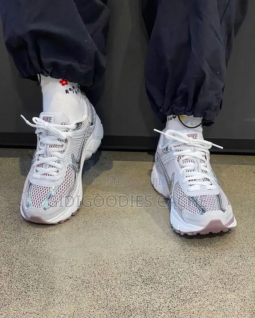 Unisex Nike Vomero 5 Retro Running Sneakers Silver/Mauve
Size 38-45