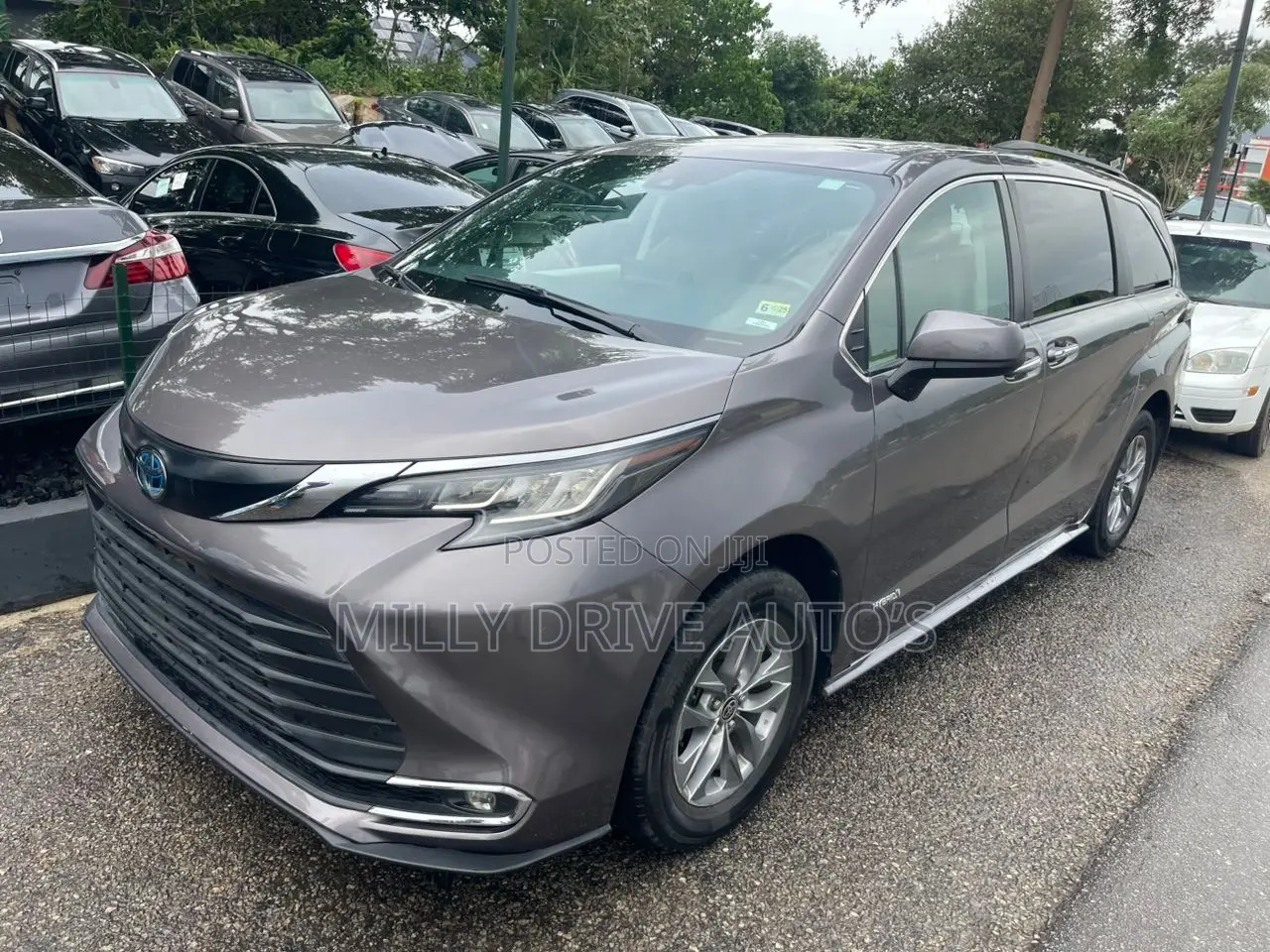 Toyota Sienna XLE 2022 Gray