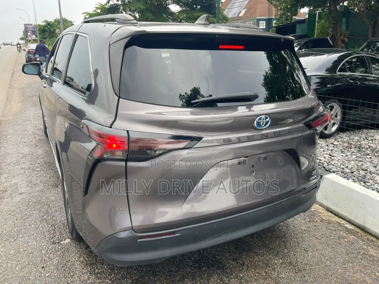 Toyota Sienna XLE 2022 Gray