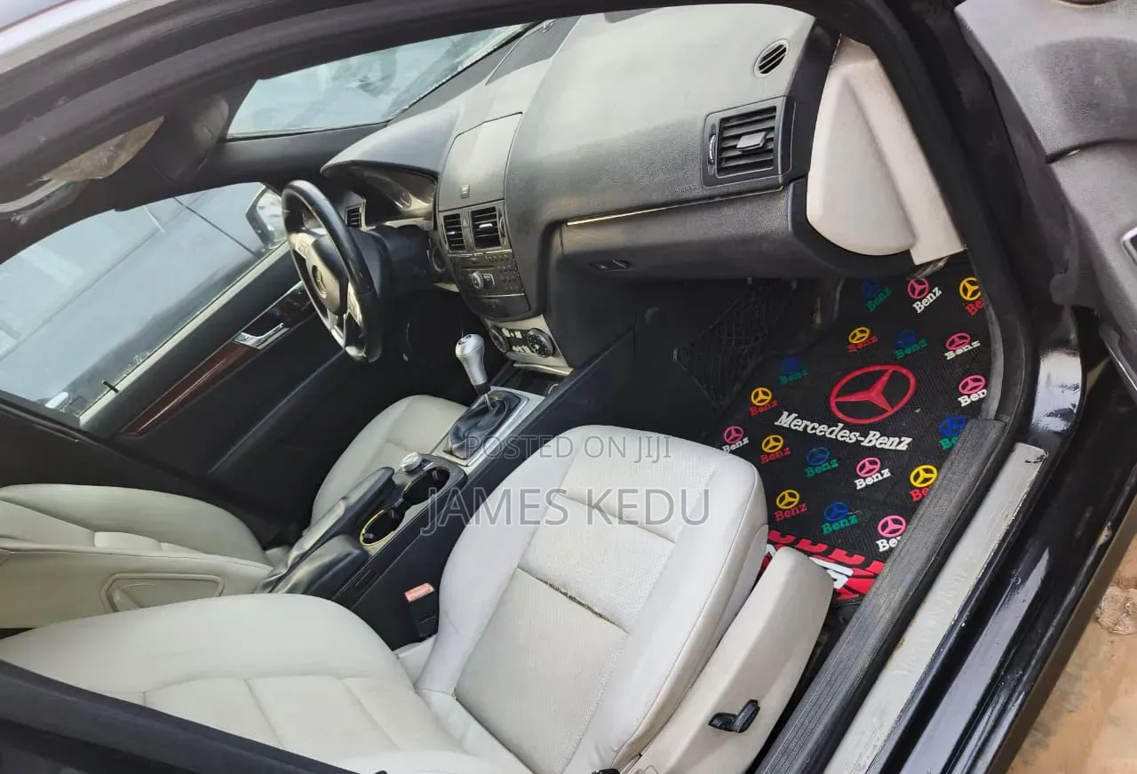 Mercedes-Benz C300 2010 Black