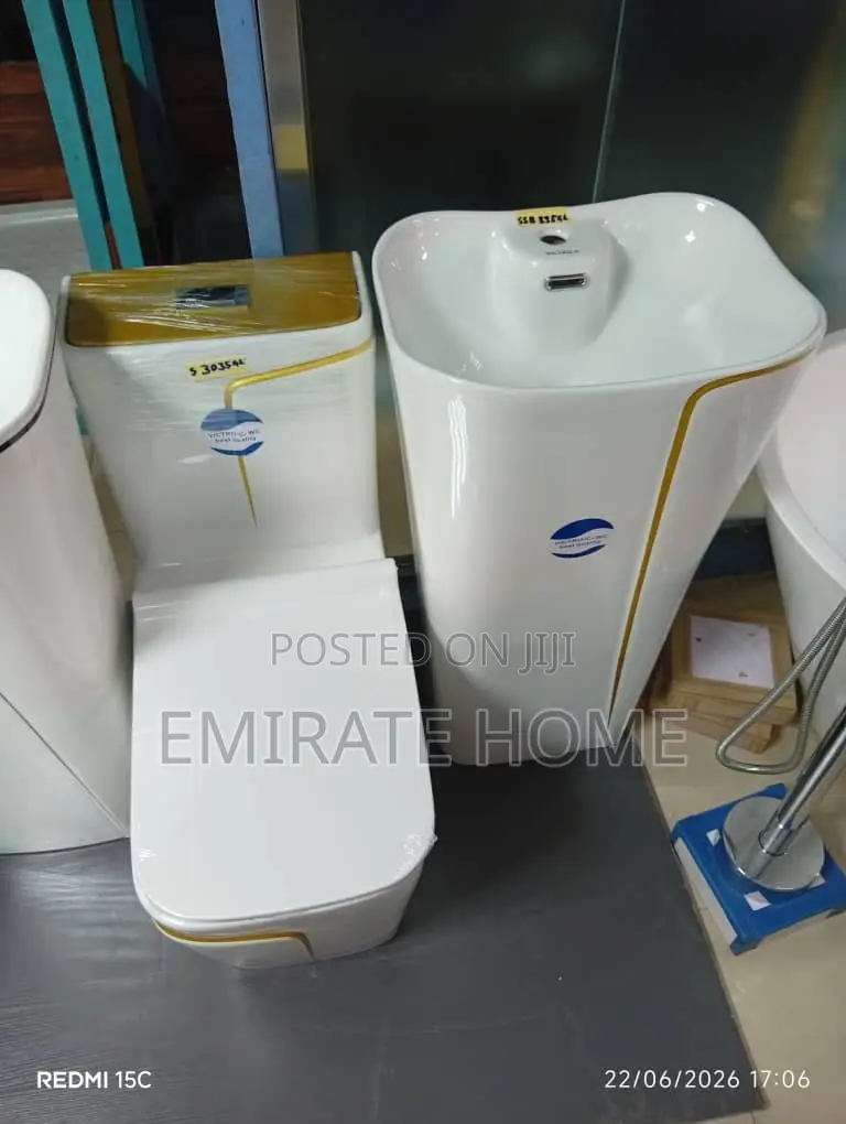 Executive England Toilet With Standing Basin