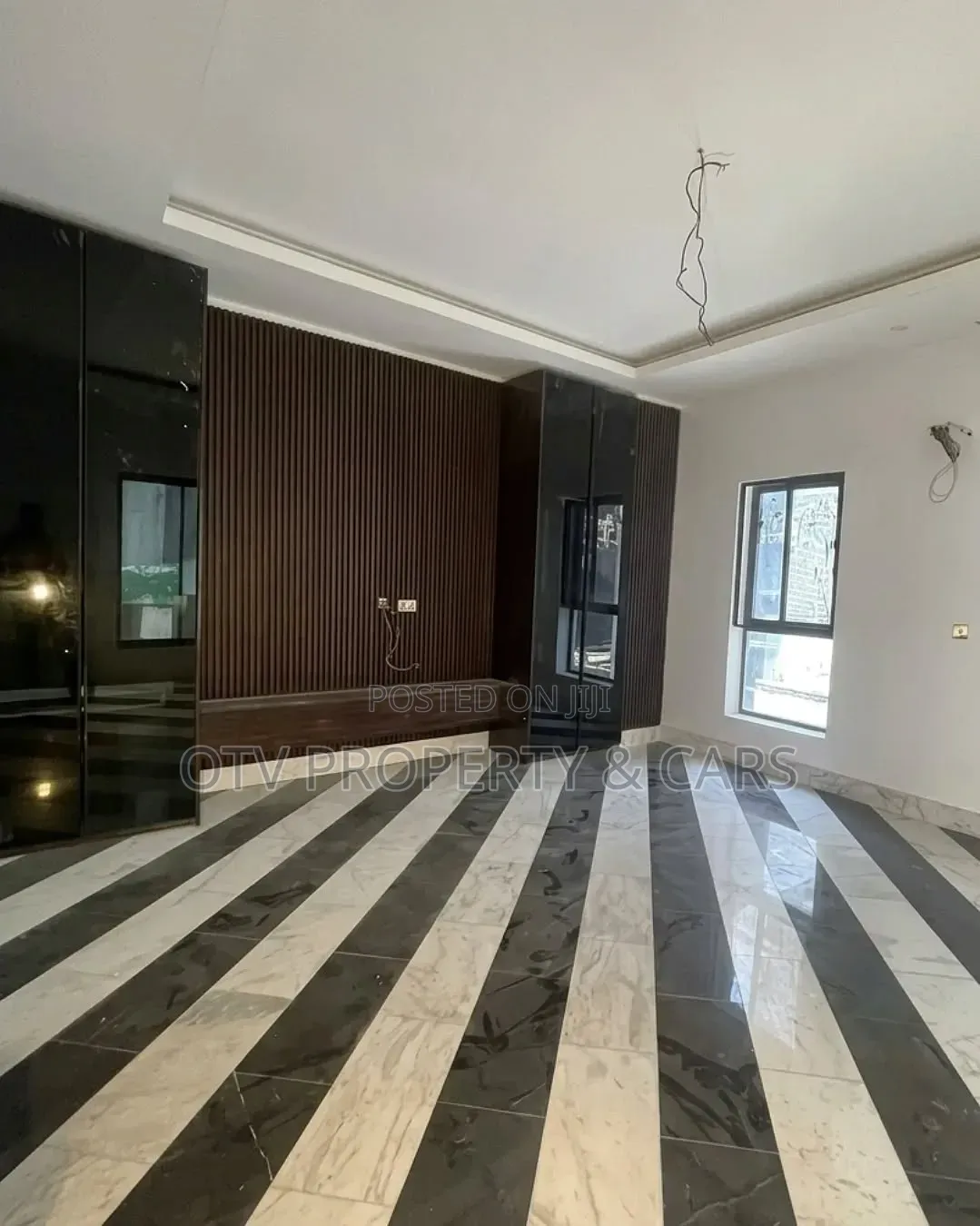5bdrm Duplex in Banana Island for sale