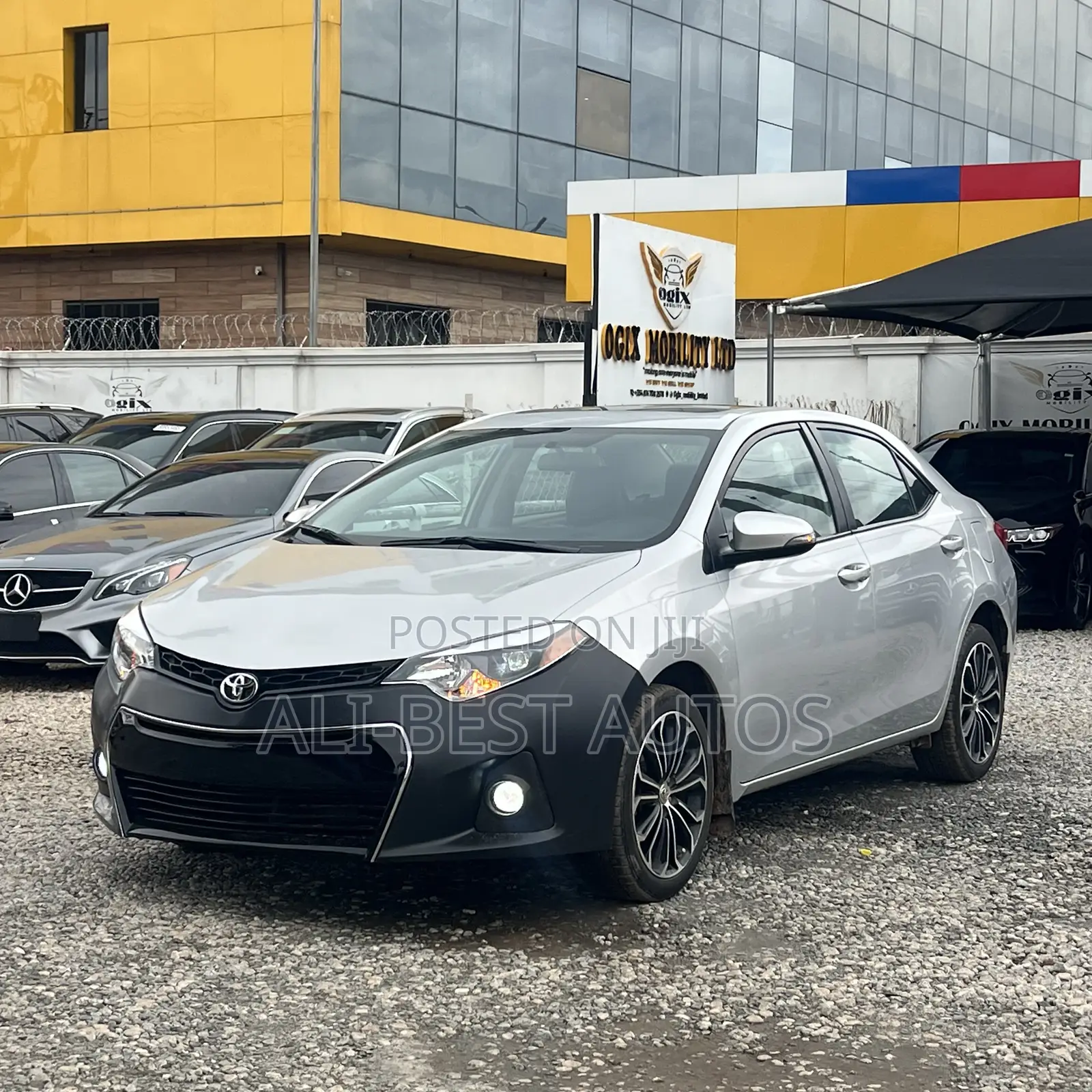 Toyota Corolla SE Special Edition 4dr Sedan (1.8L 4cyl CVT) 2017 Silver