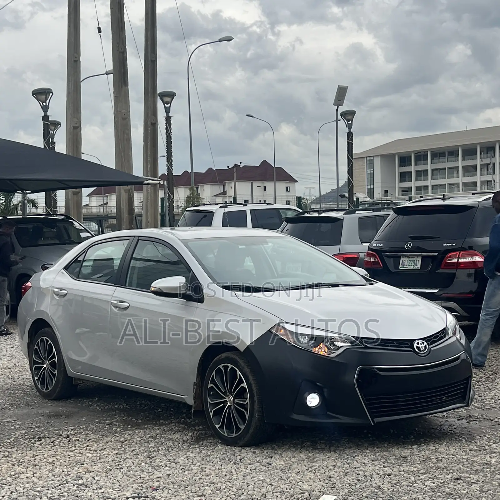 Toyota Corolla SE Special Edition 4dr Sedan (1.8L 4cyl CVT) 2017 Silver