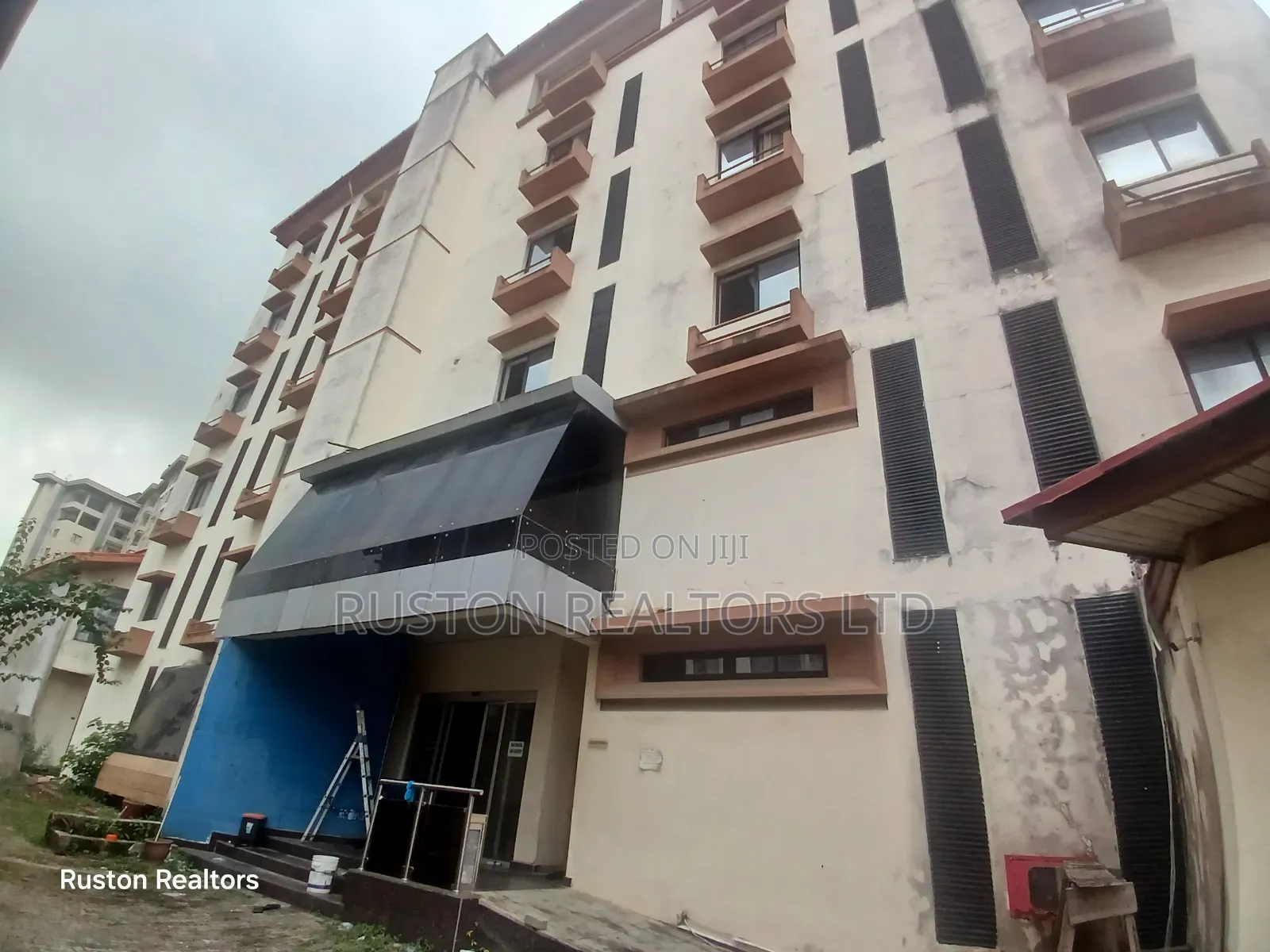 Luxury 70 Rooms Hotel