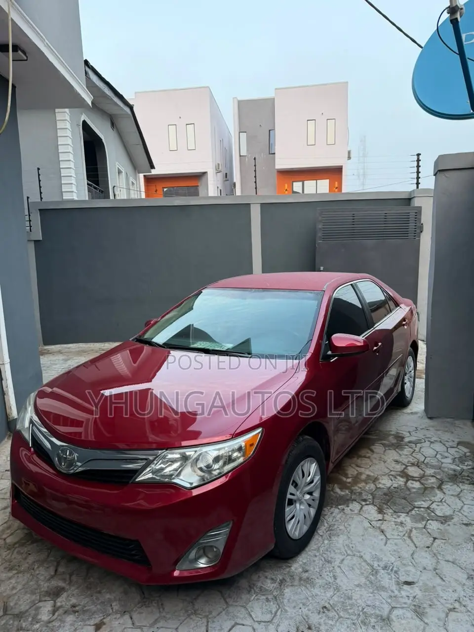 Toyota Camry LE 4dr Sedan (2.5L 4cyl 6A) 2013 Red